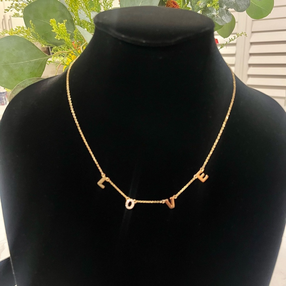 Chic Gold 'LOVE' Necklace